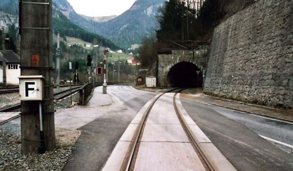 STELCON GLEISTRAGPLATTEN